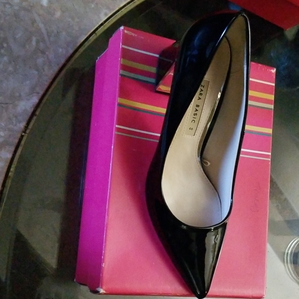 Sexy patent leather pumps